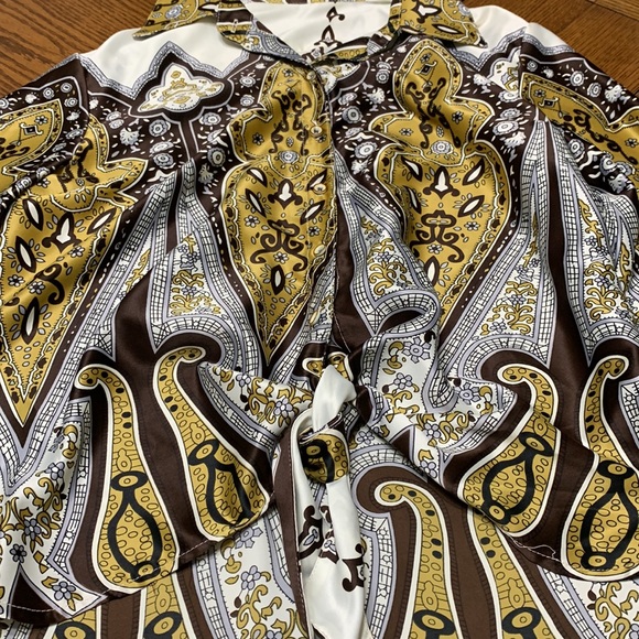 Mezmerize blouse size extra large - Picture 2 of 4